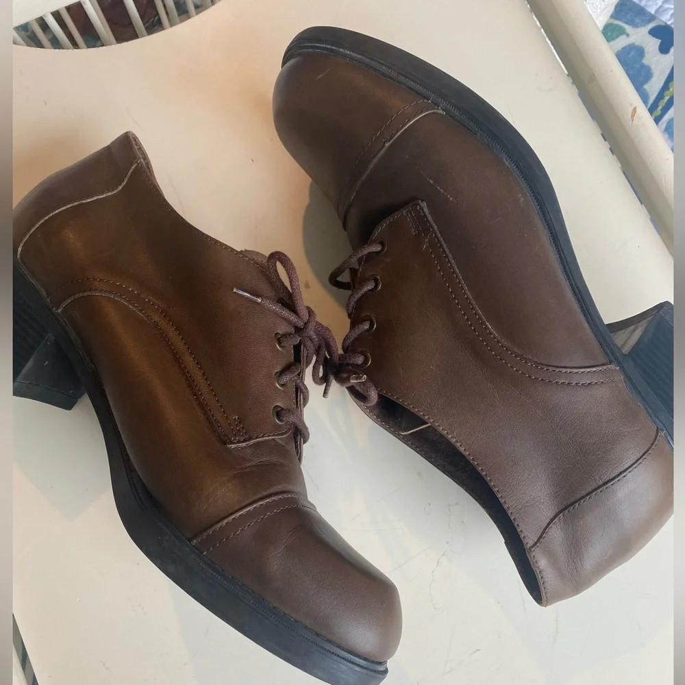 Naot lace up